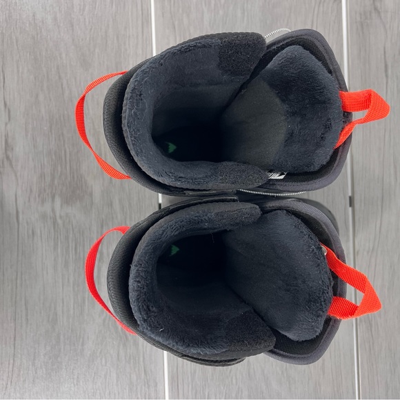 Burton kids unisex Black snowboarding boot size 4K - Picture 2 of 6